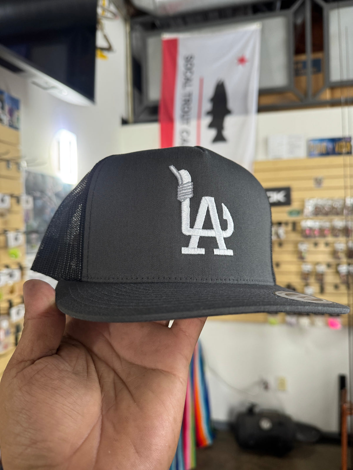 LA Trucker black mesh/gray front